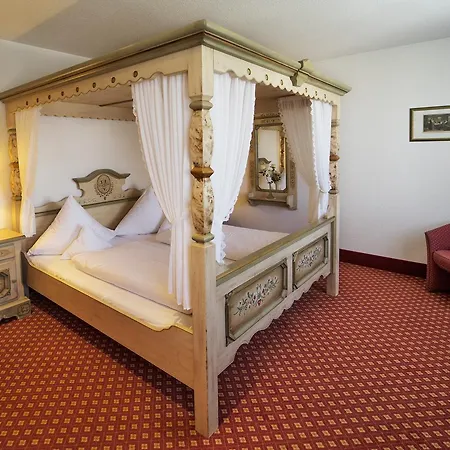 Hotel-gasthof Zum Weyssen Rossle 호텔 쉴타크