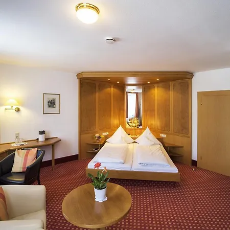 Hotel-gasthof Zum Weyssen Rossle 호텔